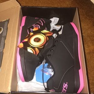 Brand new HEELYS